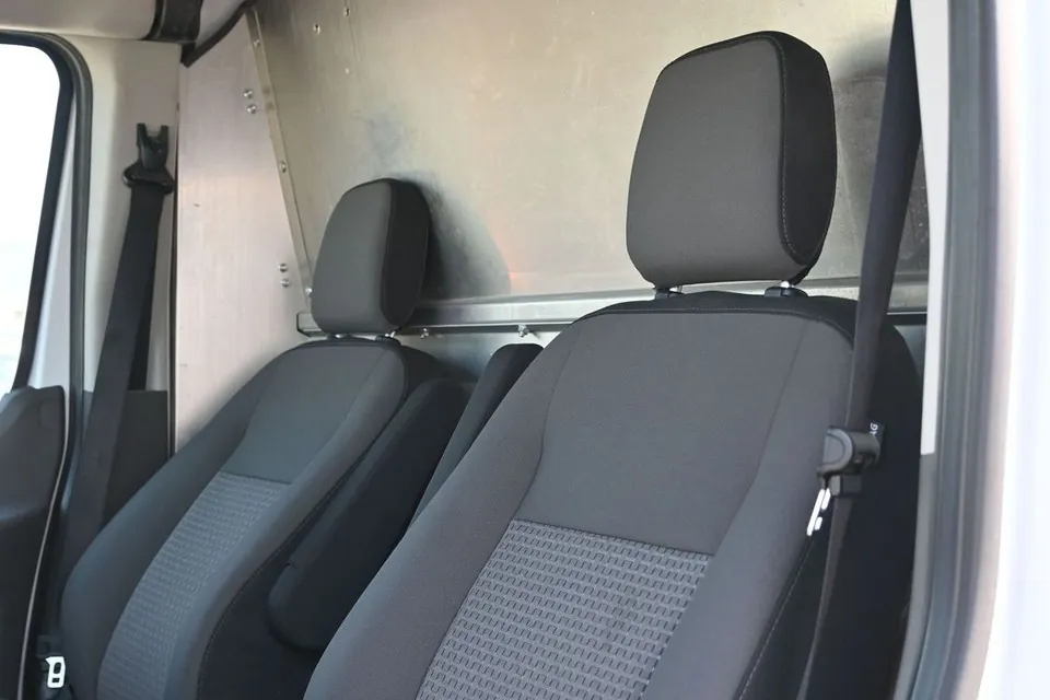 Ford Transit 2024 photo 2