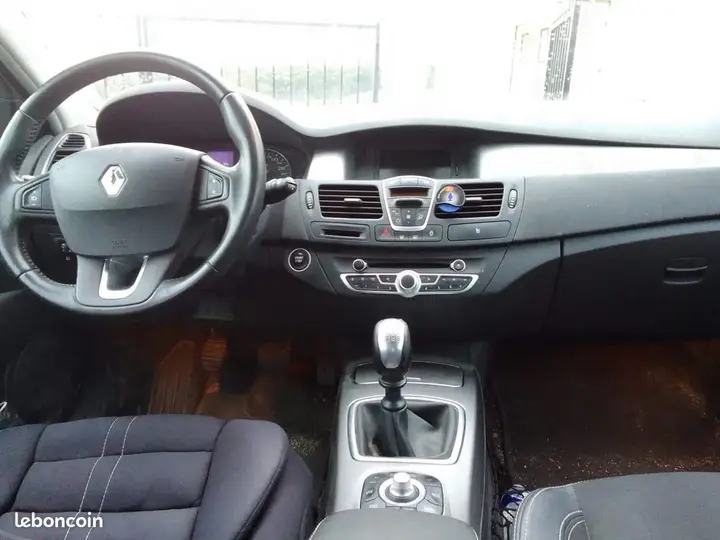 Renault Laguna 2012 photo 3