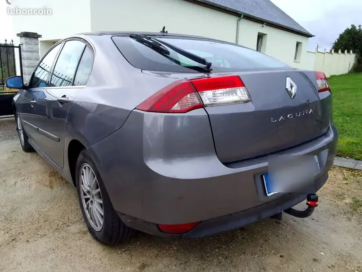 Renault Laguna 2012 photo 2
