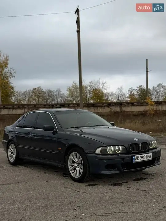 BMW 5 Series 2003 photo 2