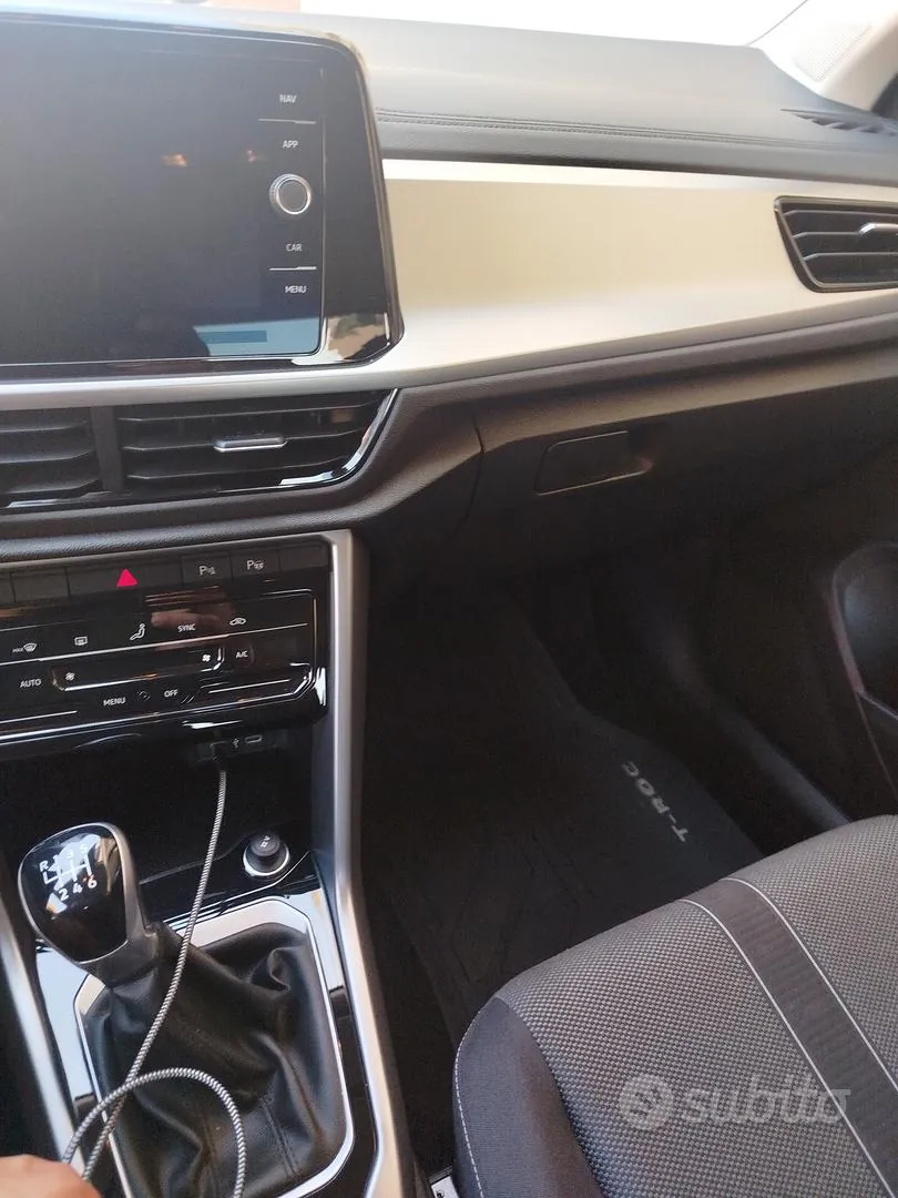 Volkswagen T-Roc 2023 photo 5