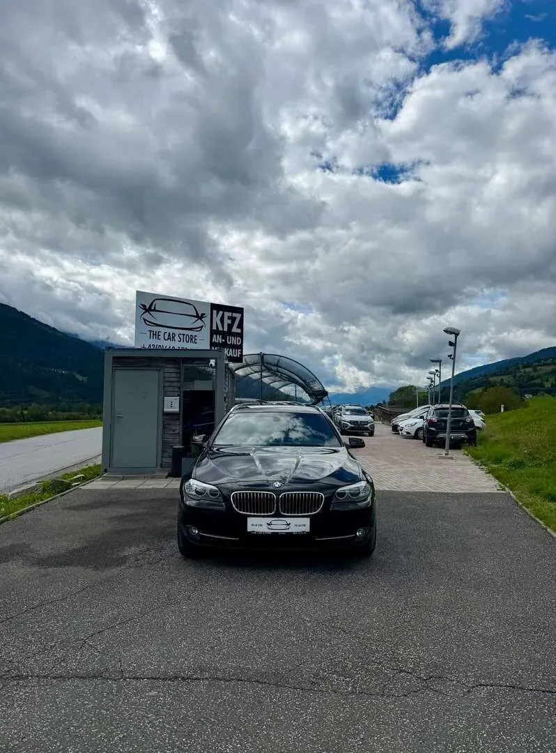 BMW 5 Series Touring 2012 photo 2