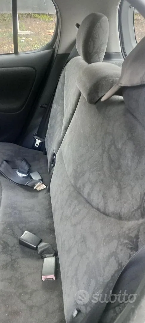 Toyota Yaris 2001 photo 4