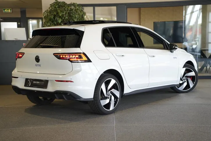 Volkswagen Golf 2025 photo 2