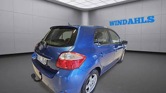 Toyota Auris 2010 photo 3