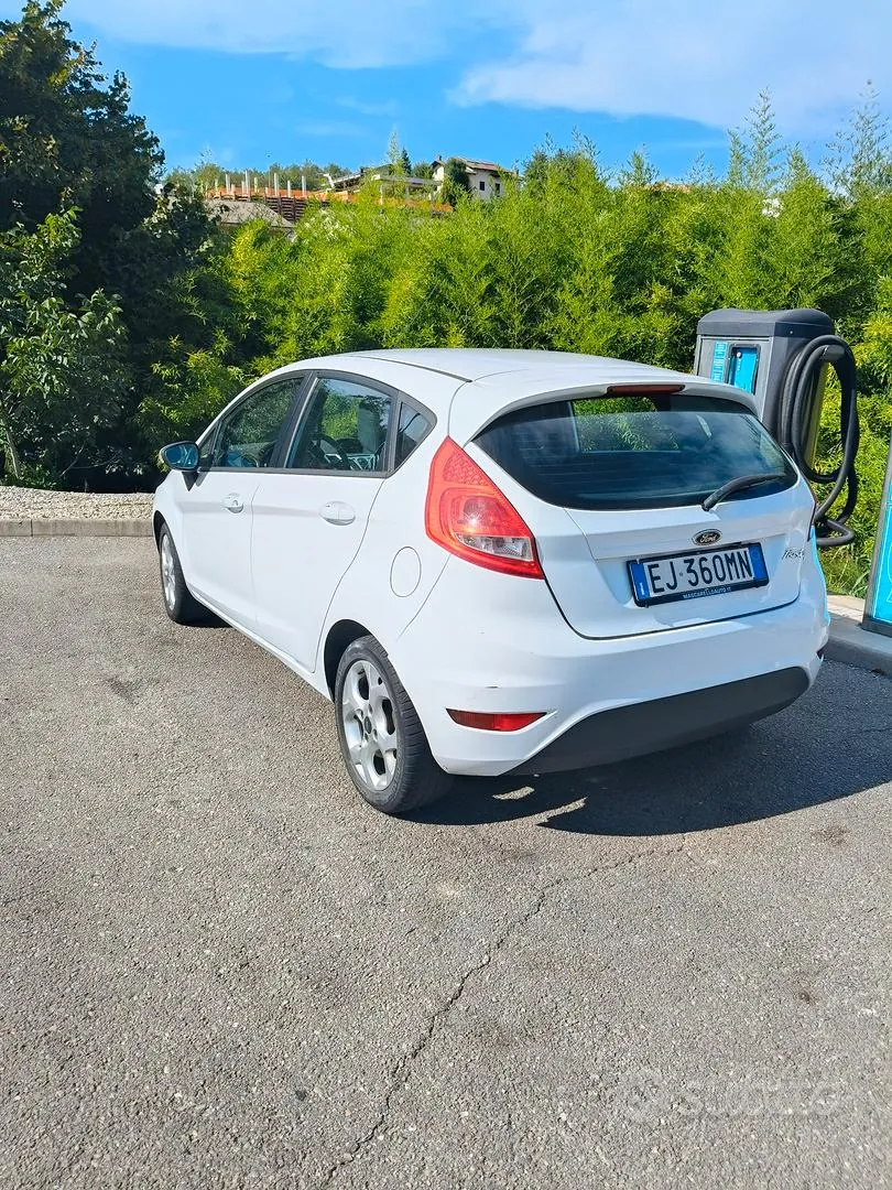 Ford Fiesta 2010 photo 3