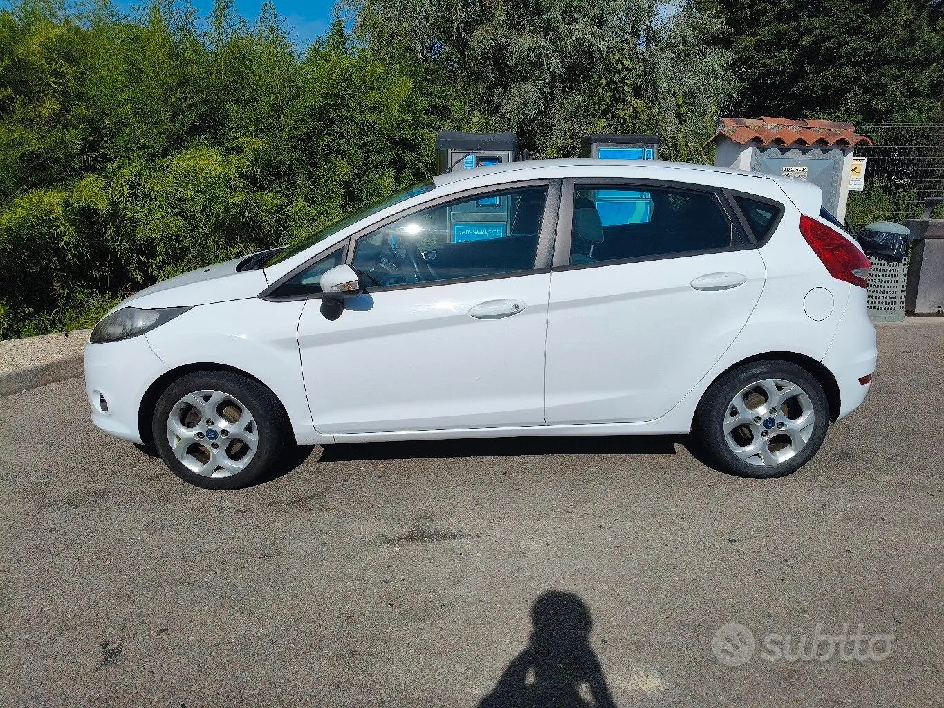 Ford Fiesta 2010 photo 2