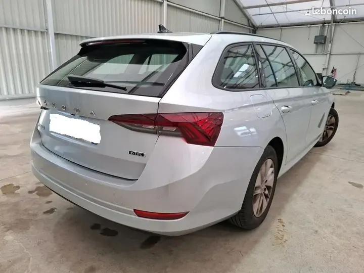 Skoda Octavia 2023 photo 3