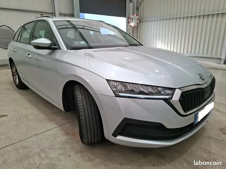 Skoda Octavia 2023 photo 2