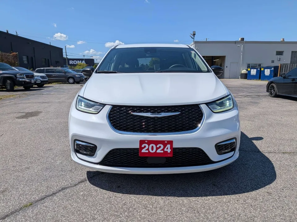 Chrysler Pacifica 2024 photo 2
