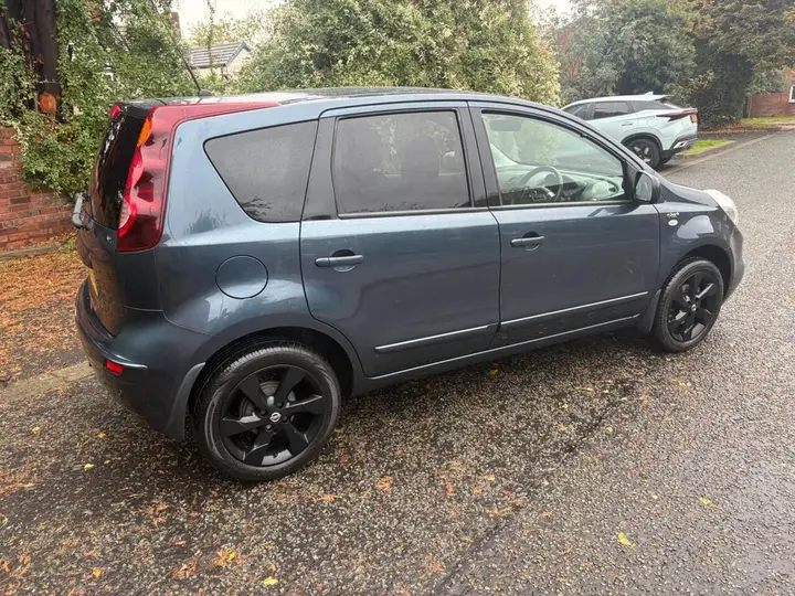 Nissan Note 2012 photo 5