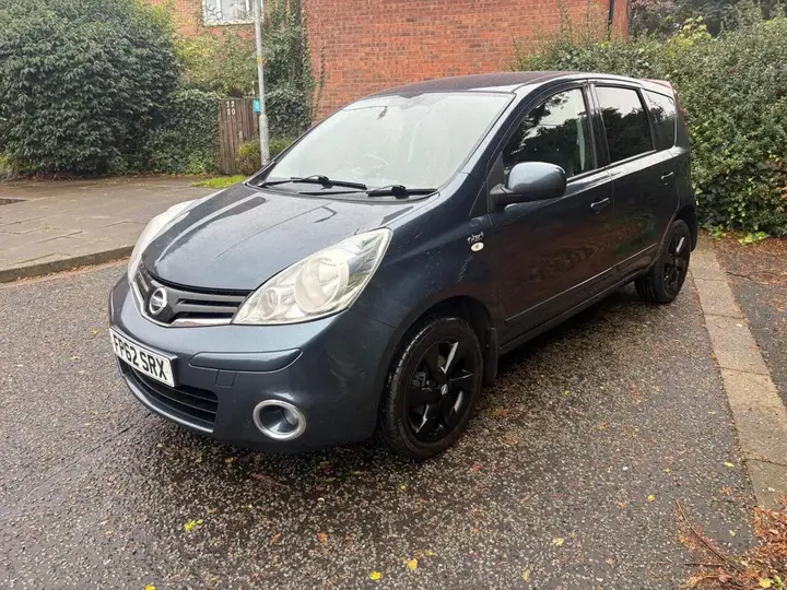 Nissan Note 2012 photo 2
