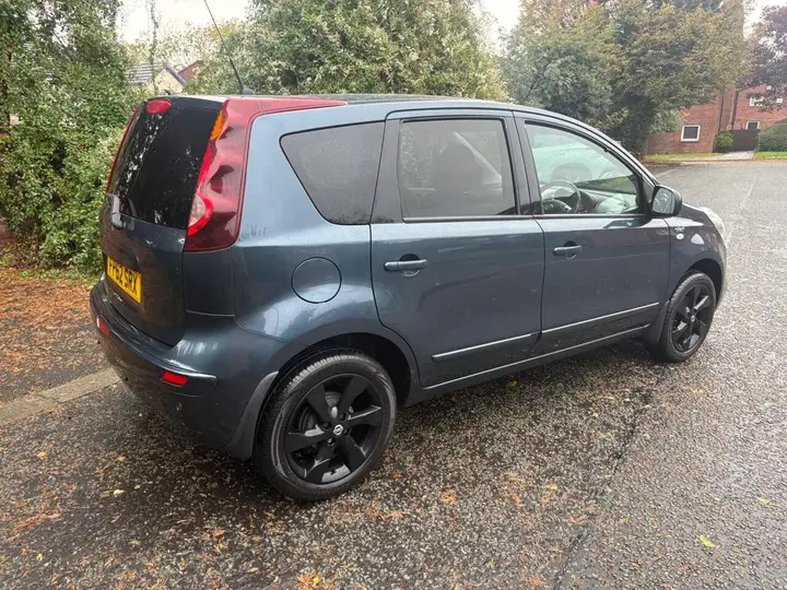 Nissan Note 2012 photo 3