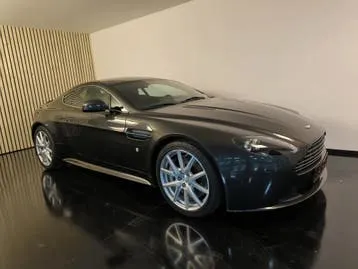 Aston Martin V8