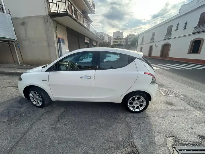 Lancia Ypsilon 2016 photo 4