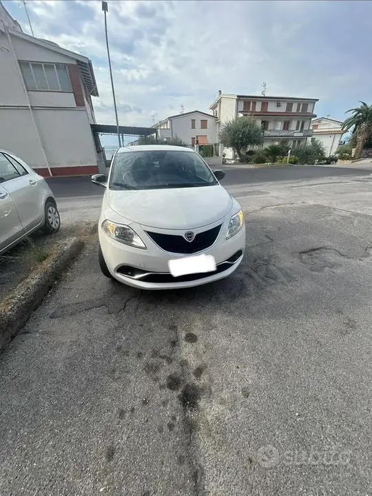 Lancia Ypsilon