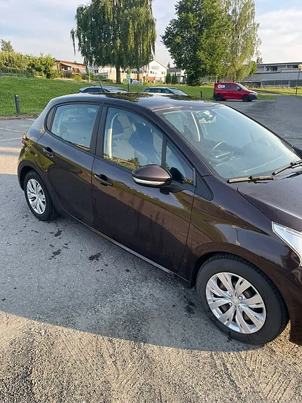 Peugeot 208 2012 photo 3