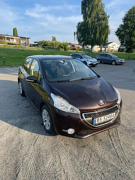 Peugeot 208 2012 photo 2