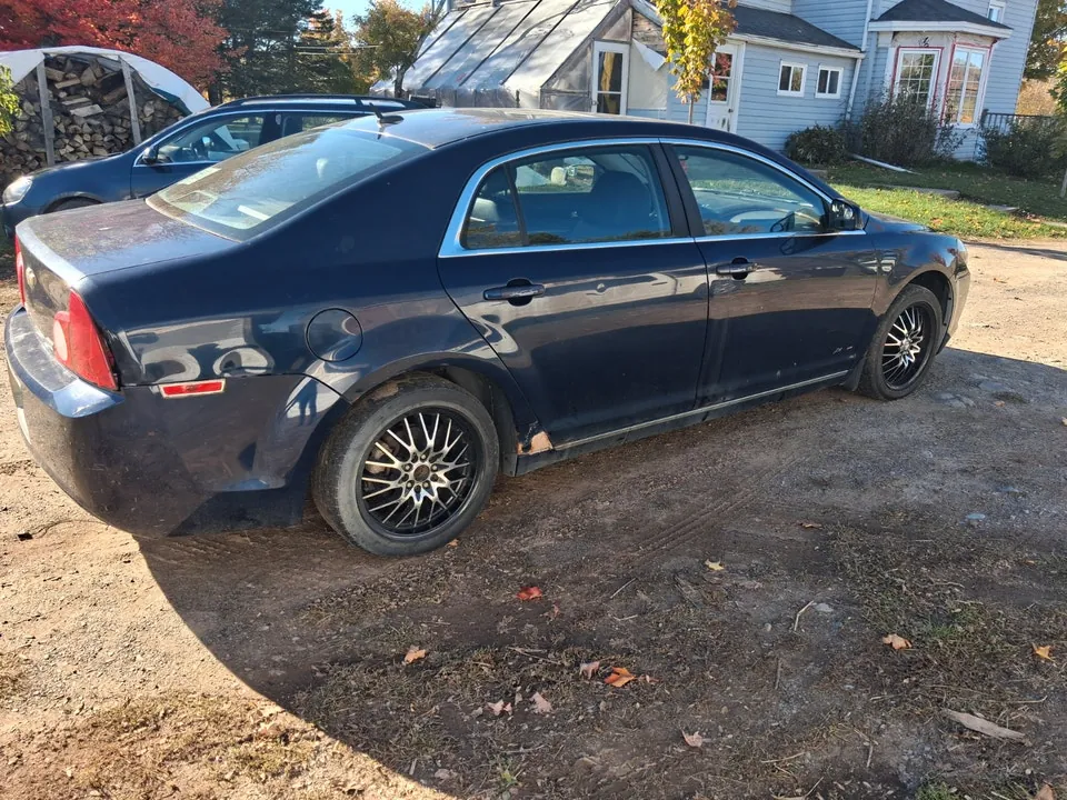 Chevrolet Malibu 2011 photo 2