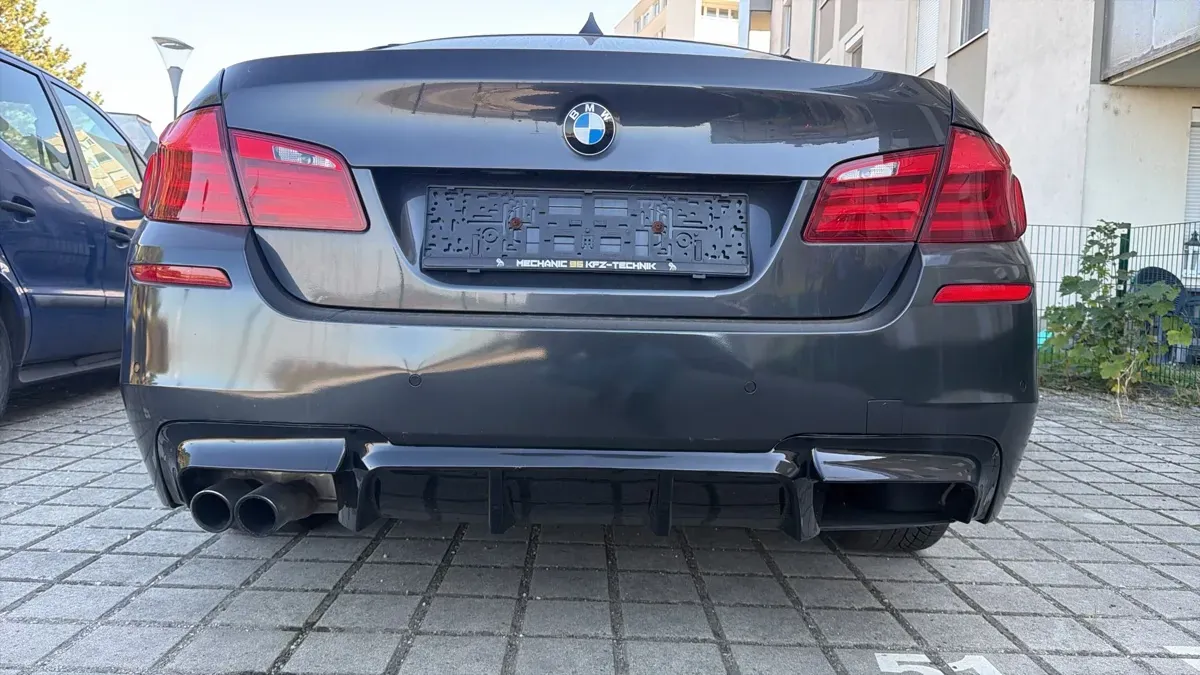 BMW 5 Series 2011 photo 2
