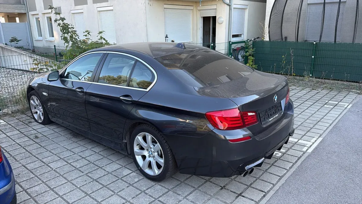 BMW 5 Series 2011 photo 3