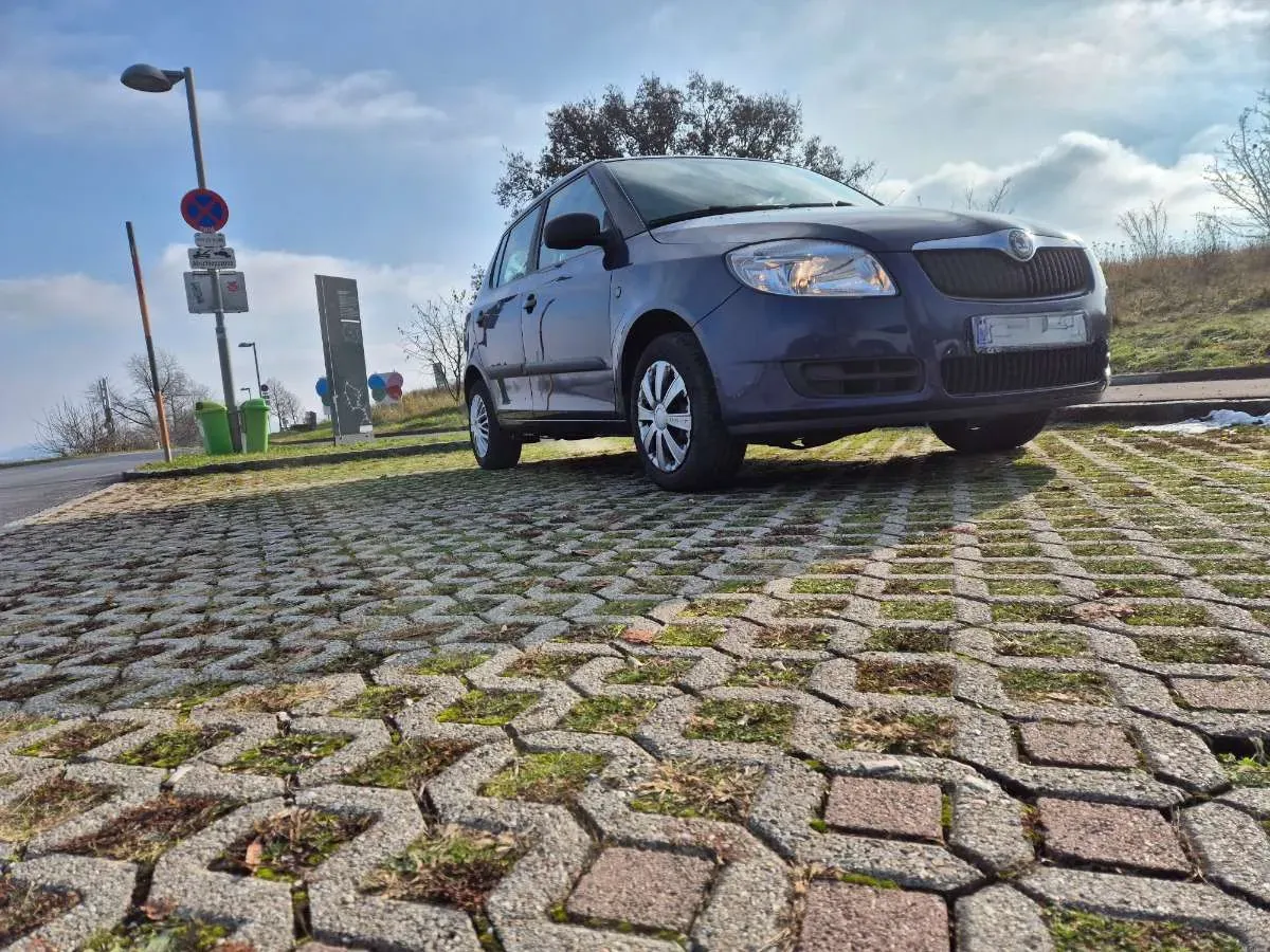 Skoda Fabia 2008 photo 2