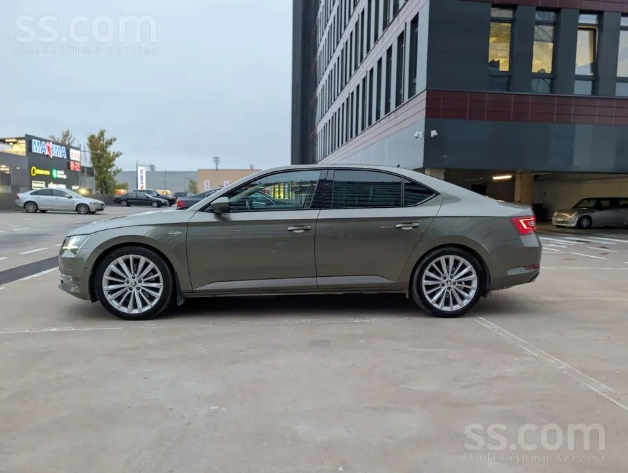 Skoda Superb 2016 photo 2