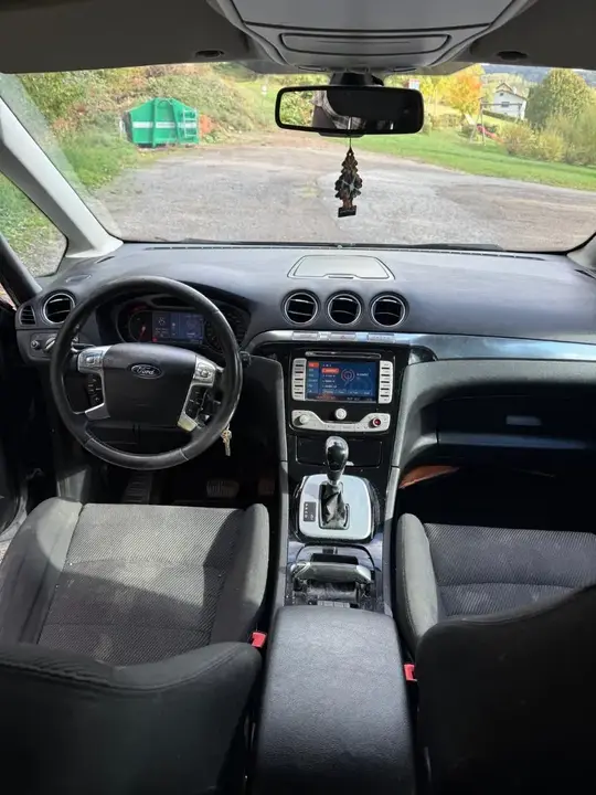 Ford Galaxy 2010 photo 3