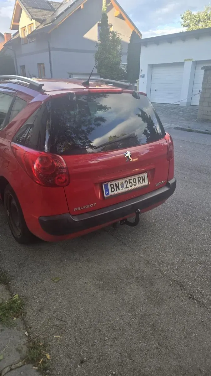 Peugeot 207 2010 photo 3