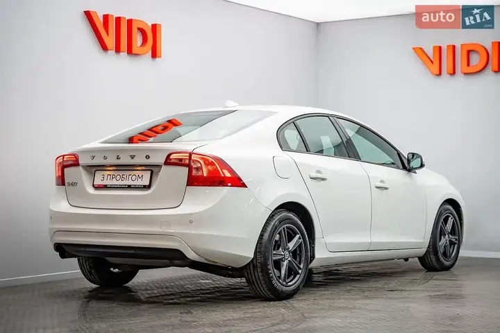 Volvo S60 2014 photo 2