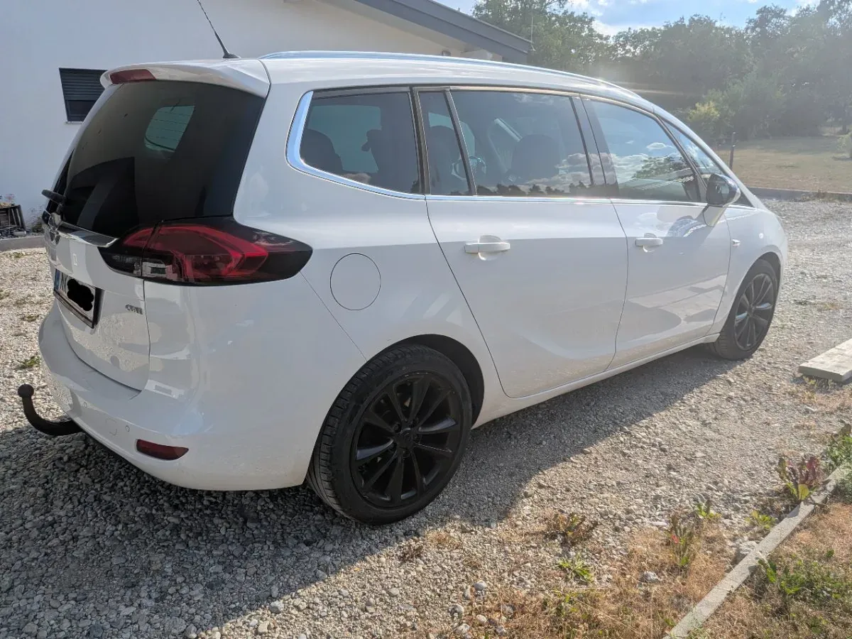 Opel Zafira Tourer 2012 photo 2