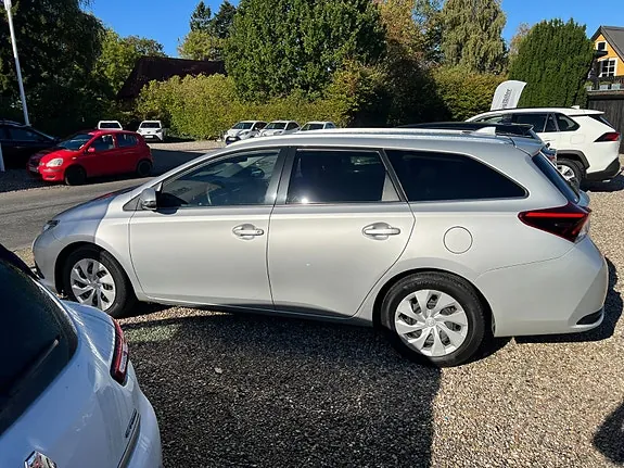 Toyota Auris 2013 photo 4
