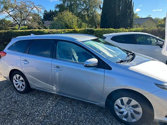 Toyota Auris 2013 photo 3