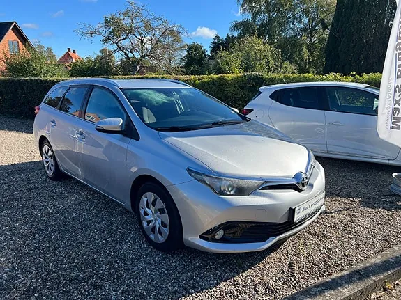 Toyota Auris 2013 photo 2