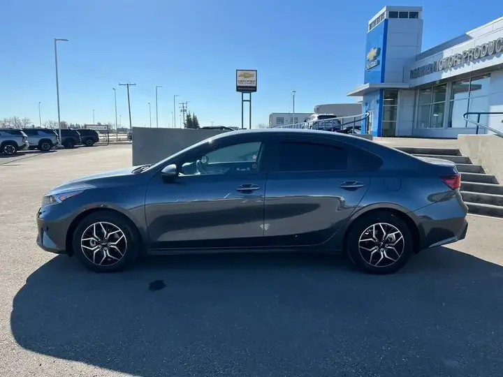 Kia Forte 2023 photo 2