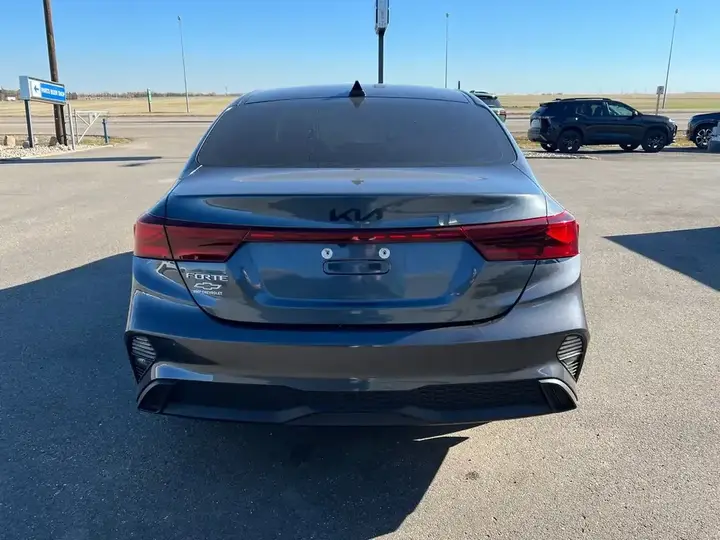 Kia Forte 2023 photo 4