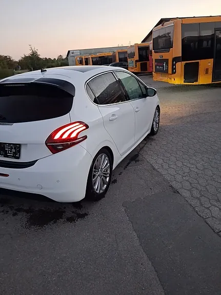 Peugeot 208 2018 photo 4