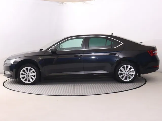 Skoda Superb 2016 photo 2