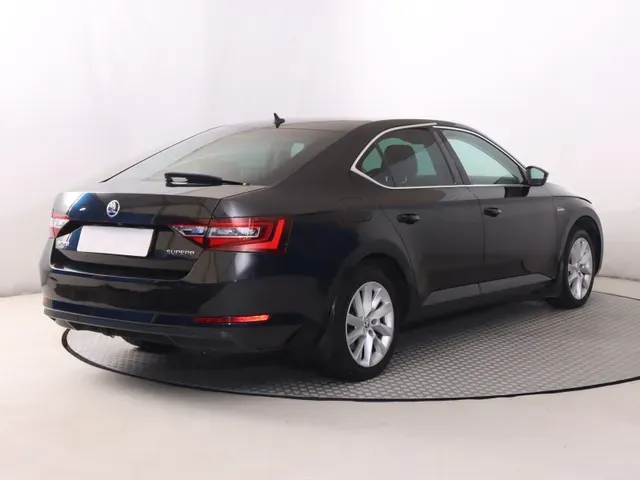 Skoda Superb 2016 photo 4