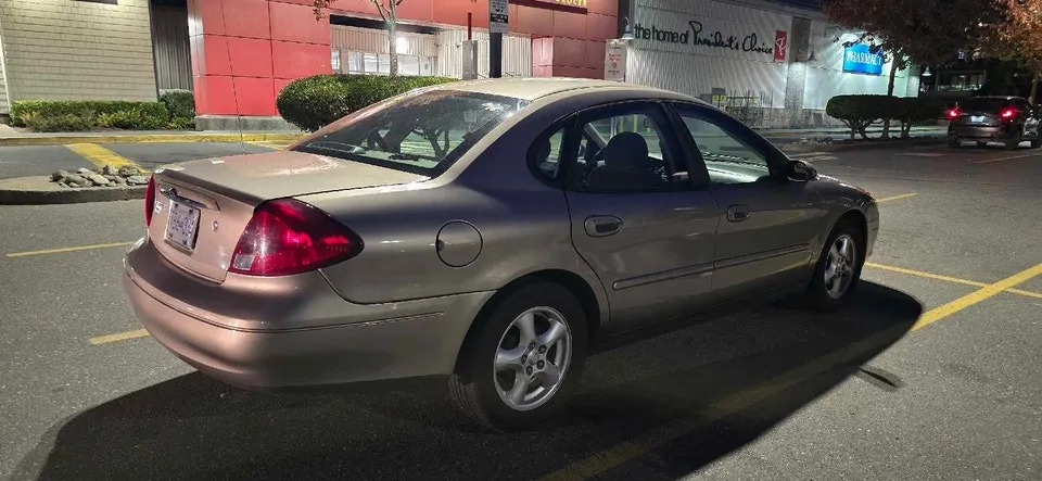 Ford Taurus 2002 photo 4