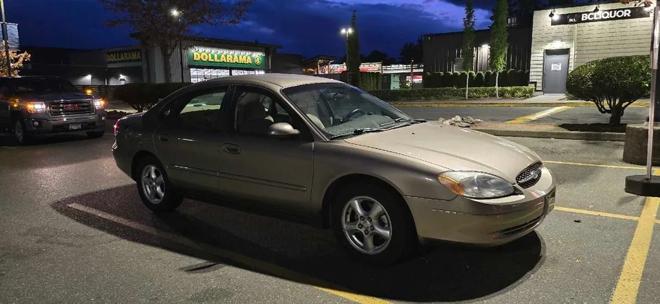 Ford Taurus 2002 photo 3