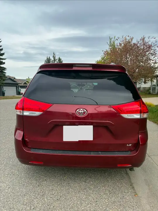 Toyota Sienna 2014 photo 2