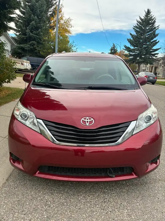 Toyota Sienna 2014 photo 3