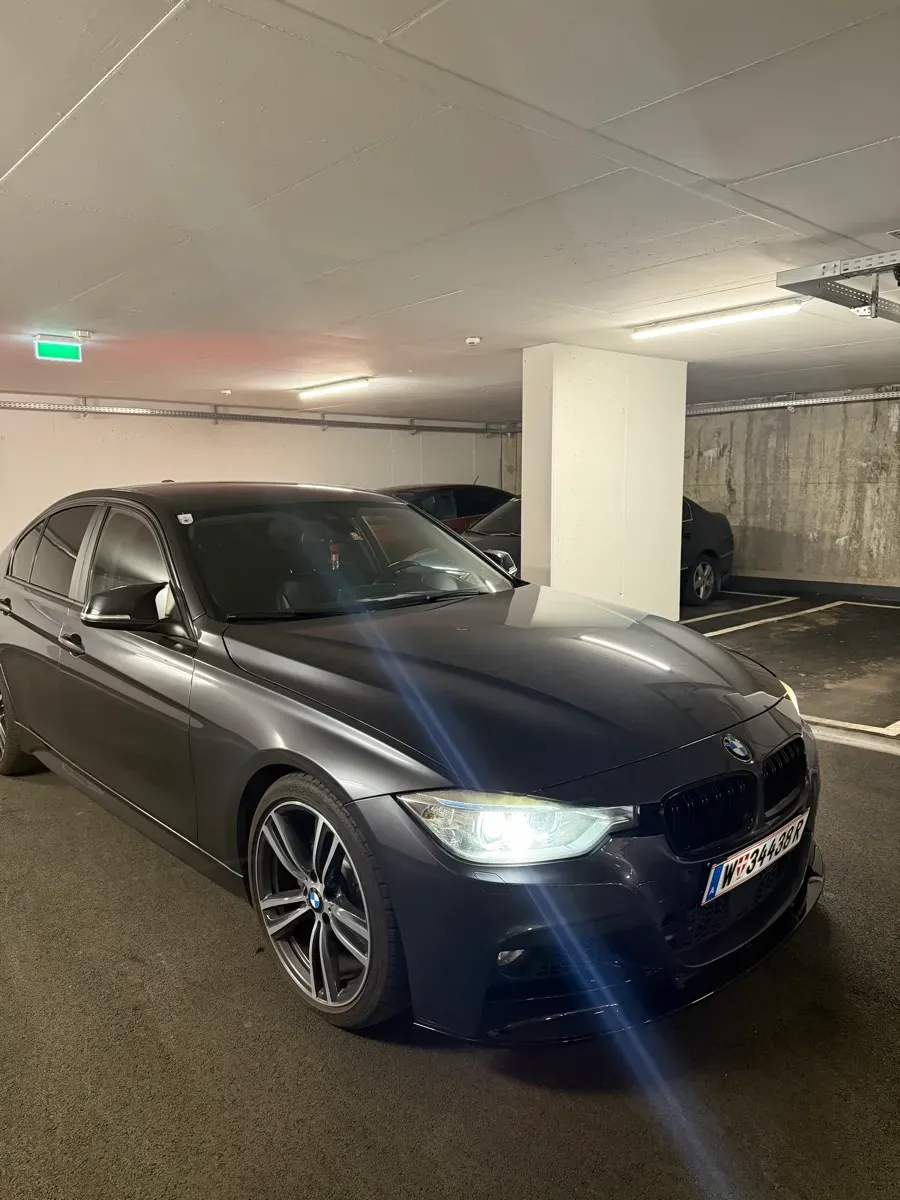 BMW 3 Series 2012 photo 3