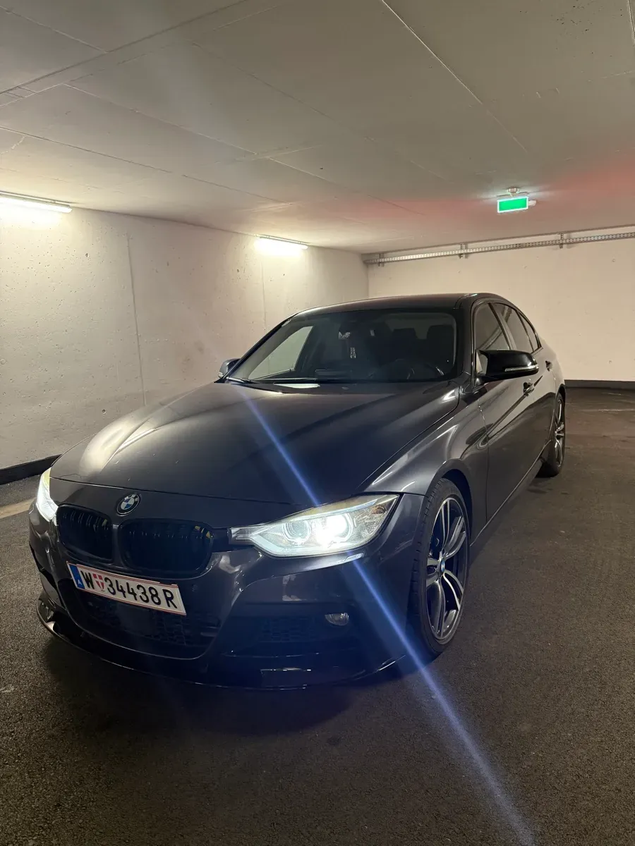 BMW 3 Series 2012 photo 2