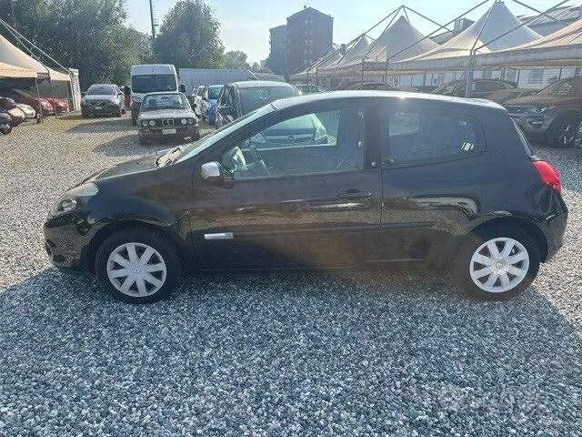 Renault Clio 2010 photo 4