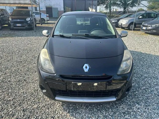 Renault Clio 2010 photo 2