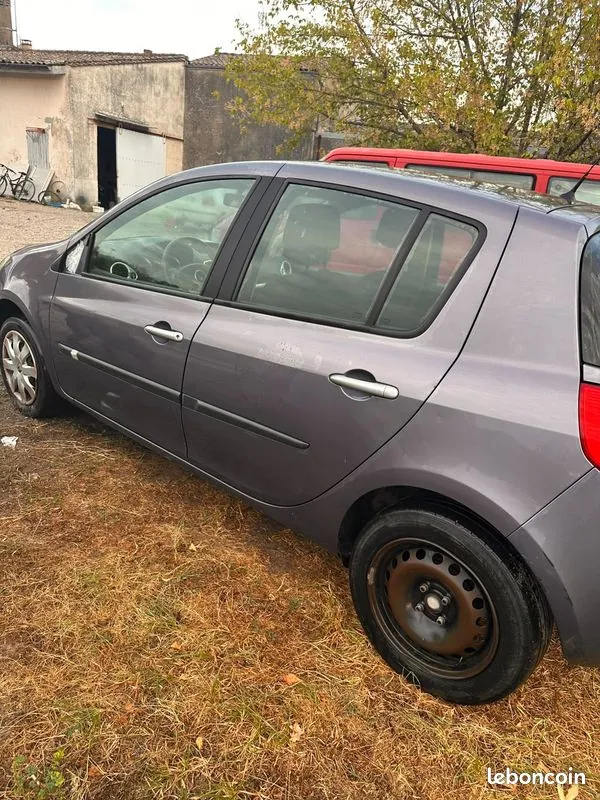 Renault Clio 2007 photo 2