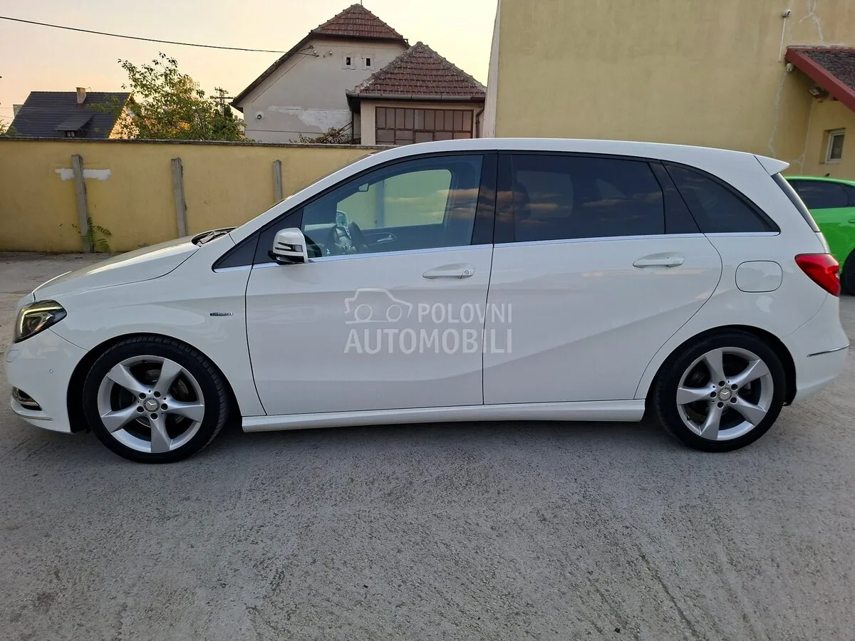 Mercedes-Benz B-Class 2012 photo 5