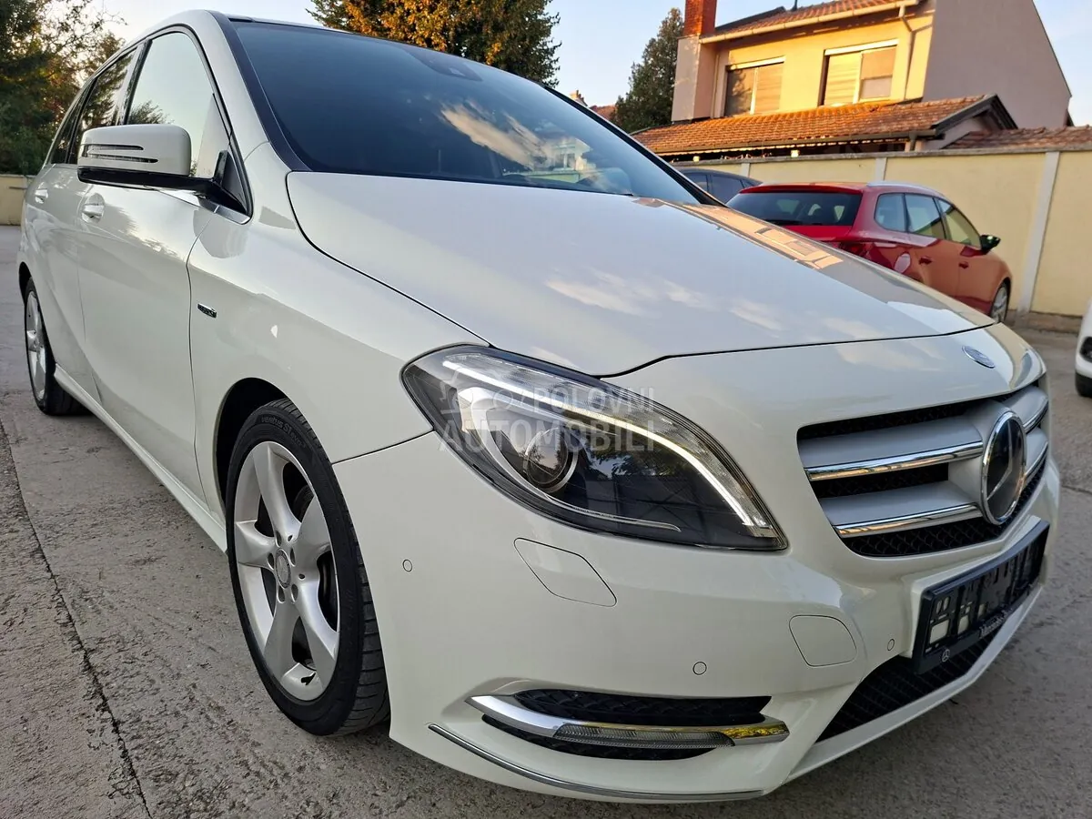 Mercedes-Benz B-Class 2012 photo 2